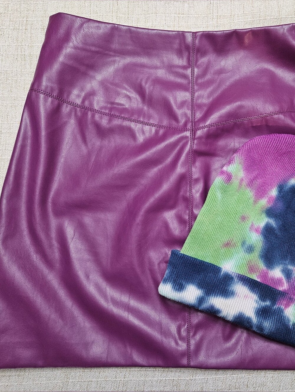 SHEIN Plum Faux Leather Mini Skirt With Museum Shop Beanie Hat